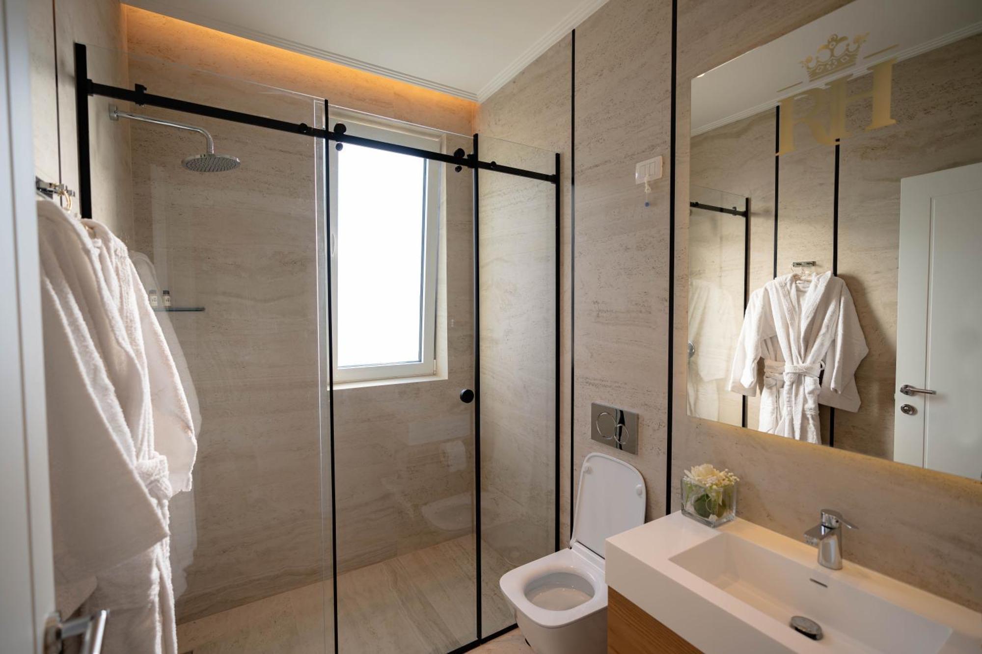 Royal Hill Hotel Vorë 외부 사진