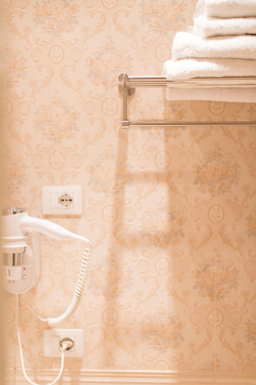 Royal Hill Hotel Vorë 외부 사진