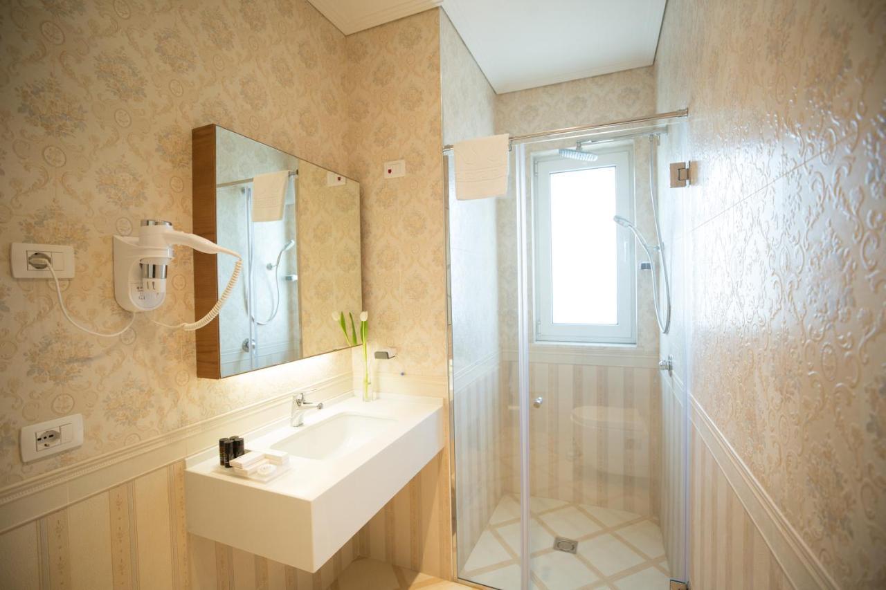 Royal Hill Hotel Vorë 외부 사진