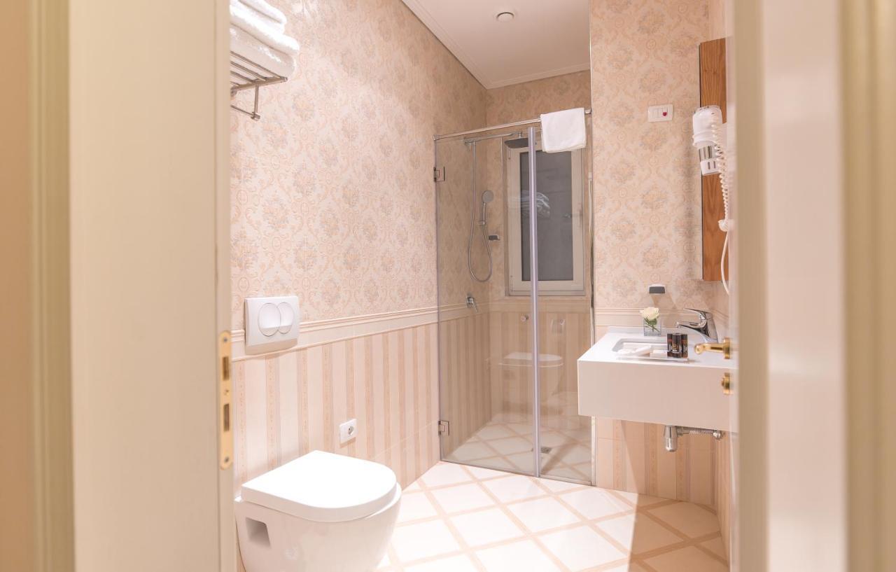 Royal Hill Hotel Vorë 외부 사진