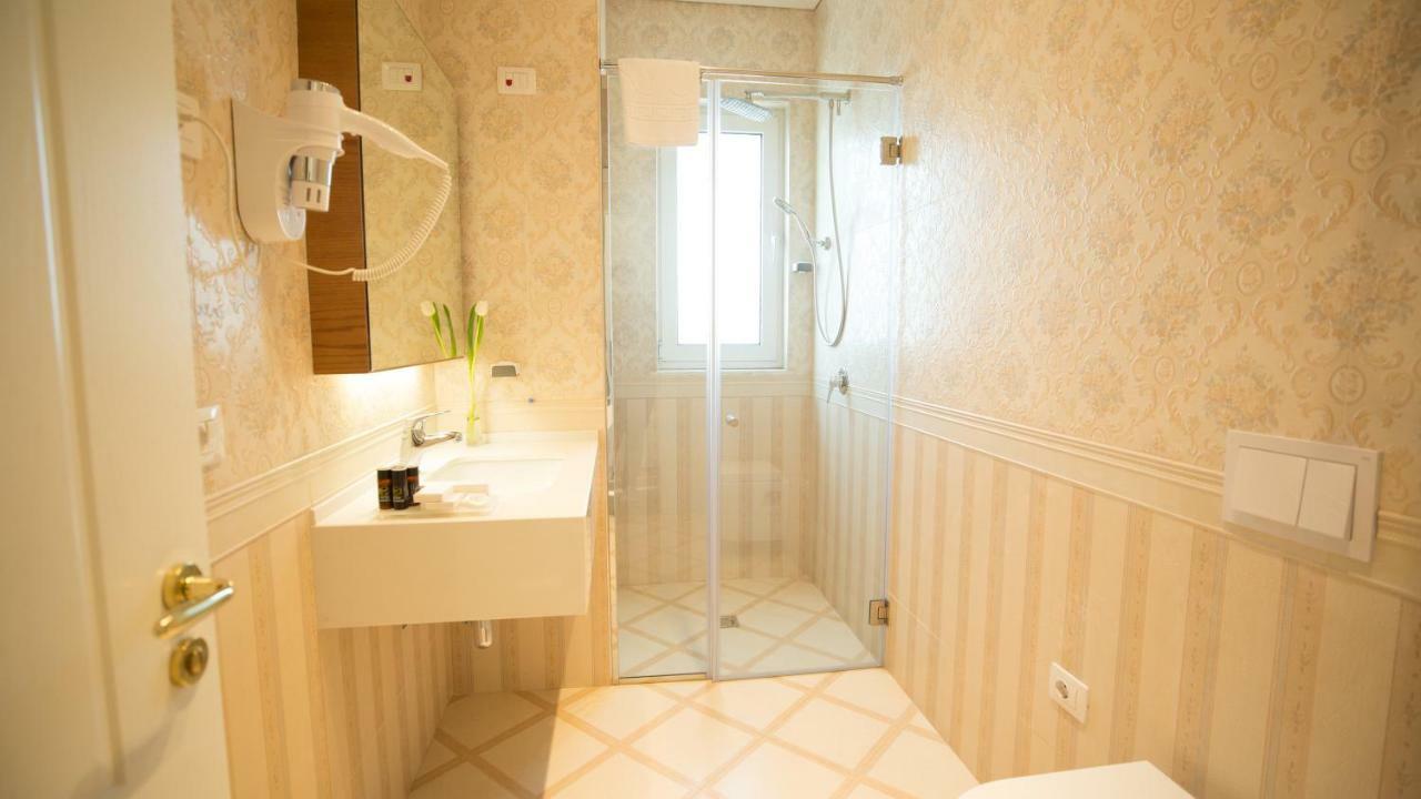 Royal Hill Hotel Vorë 외부 사진